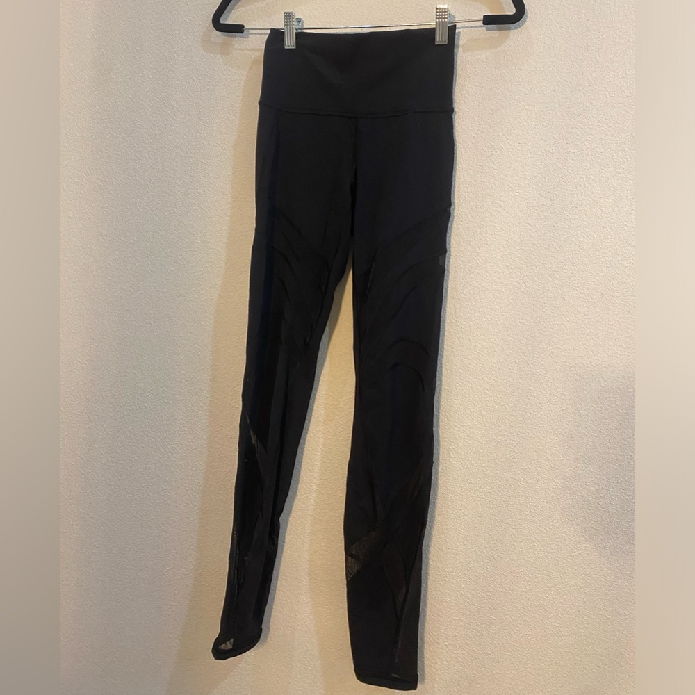 Black mesh LuluLemon leggings size 4